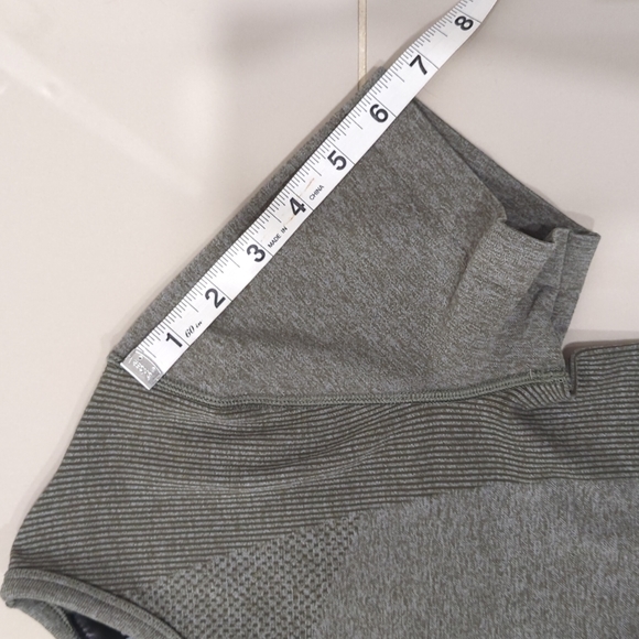 H&M workout top - Picture 8 of 8